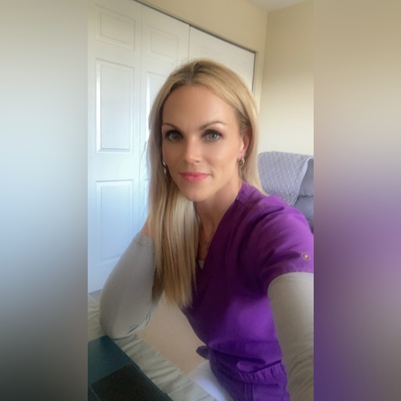 Meet your Posher, Melanie! - Picture 2 of 3